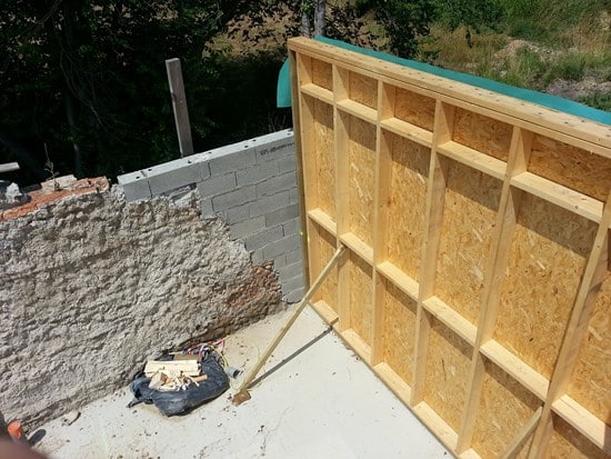 Chantier d'une maison en bois avec remplissage chaux chanvre et fibre de bois avec HEPOC HEPOC